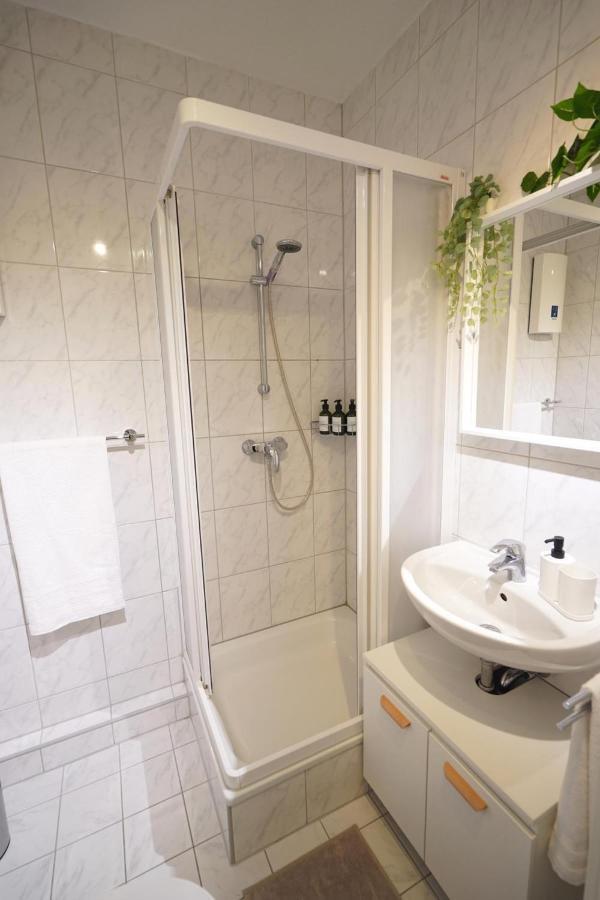 Dein Flughafen Messe Nahe Duesseldorf 2 Apartment
